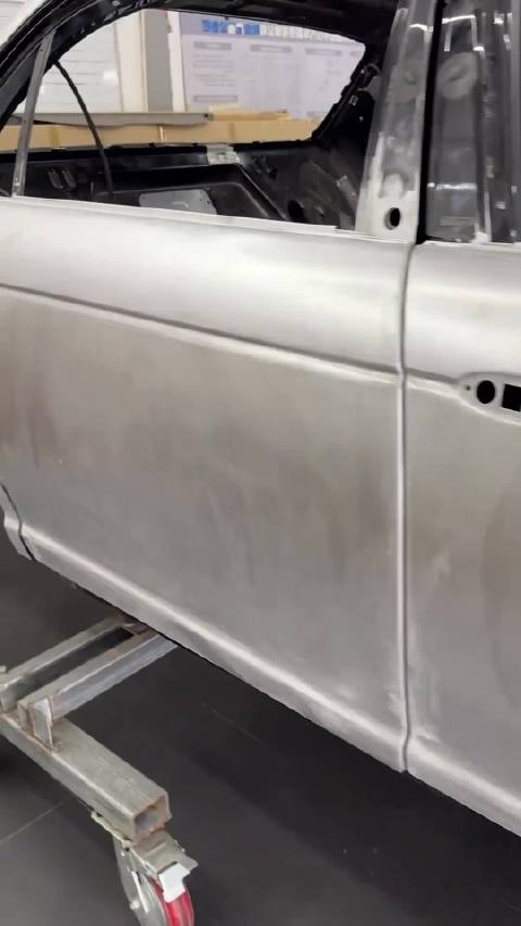 捷豹皇家绿经鹦鹉漆喷涂镜面抛光,闪耀宝石光芒