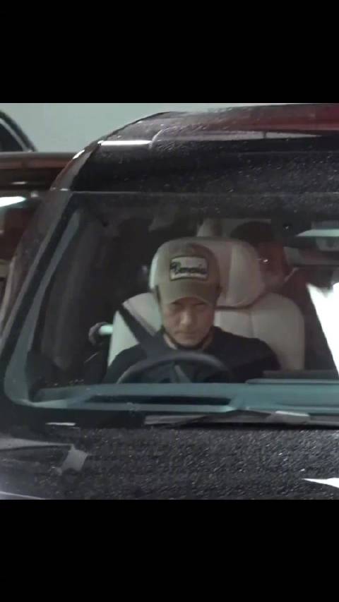 视频：天王郭富城亲自开极氪009