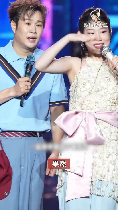 被爸爸举过头顶的孩子，到哪都不会觉得低人一等