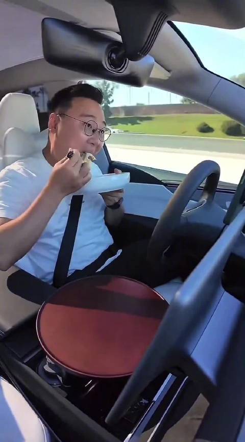 美国华人牛马：我这样用特斯拉FSD