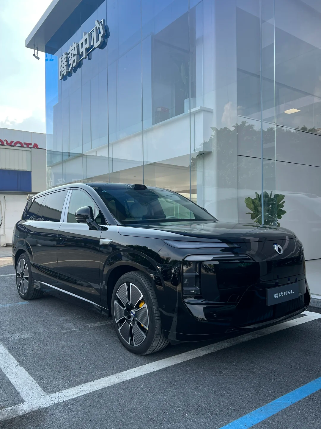 到店试驾腾势N8L：31.98万的六座SUV，能否叫板理想、问界？
