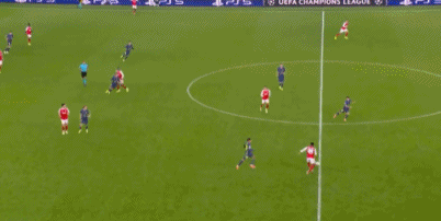 第67分钟,约克雷斯乱战中破门。