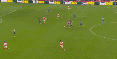 第64分钟,斯凯利直塞,马丁内利打远角得分。