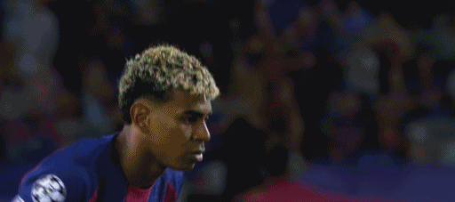 第68分钟,拉什福德造点,亚马尔主罚命中。