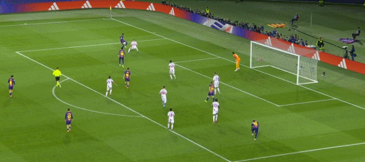 第74分钟,拉什福德禁区内原地摆腿抽射破门。