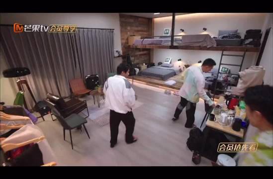 周柏豪在他们的“完美”中逐渐迷失自我 披荆斩棘