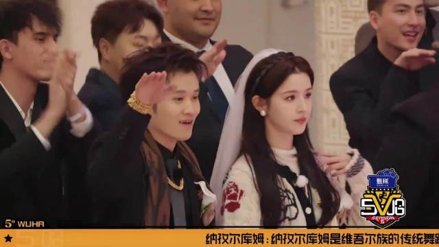 王勉单膝跪地送哈尼玫瑰，下秒哈尼反手拉他冲进人群热舞丨五哈5