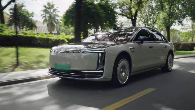 张之臻与费德勒李娜周董同场竞技，尊界S800成出行标配