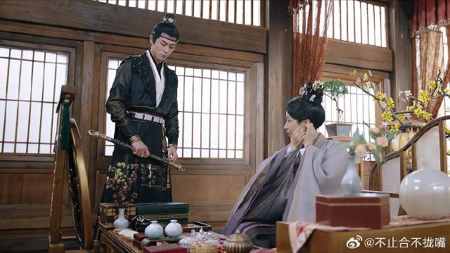 荣安还让王鹤棣梳妆，她还回想曾经，没想王鹤棣竟报复