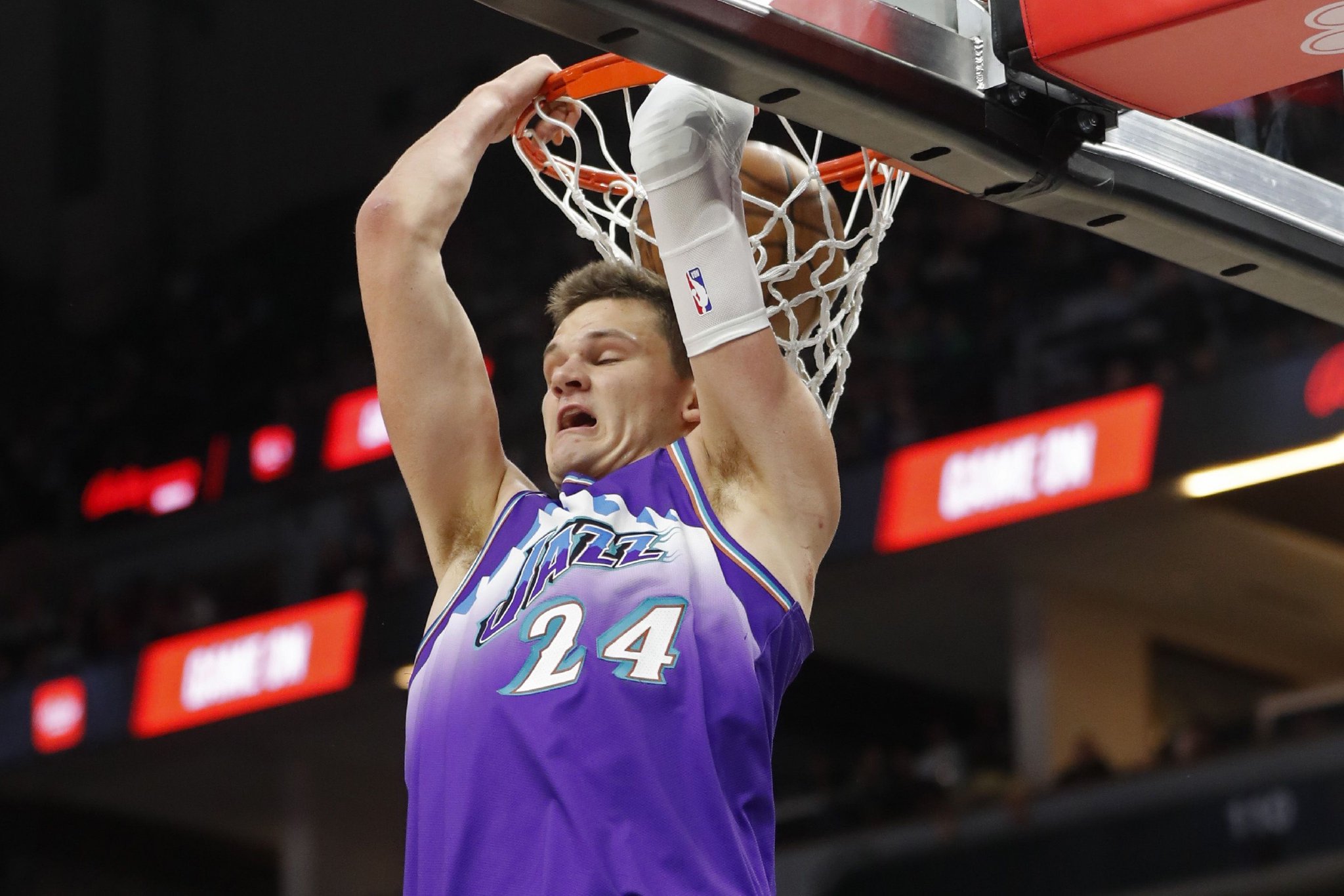 疯狂交易补强，居然首秀惨败，主教练乱用人，谁能救救他们啊