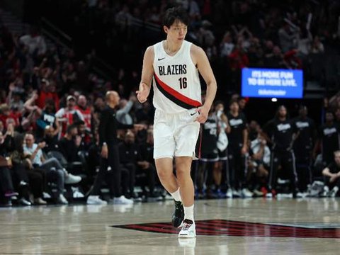 杨瀚森2分1板各界说啥？张卫平调侃比姚明强，刘维伟大谈首秀成功