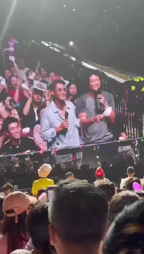 张之臻布云朝克特登ELLEMEN封面，周杰伦演唱会K歌