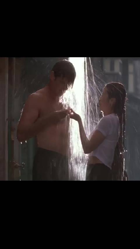 奥斯卡影后杨紫琼重温“邦女郎”时期，回顾参与《007：明日帝国》的武打戏！