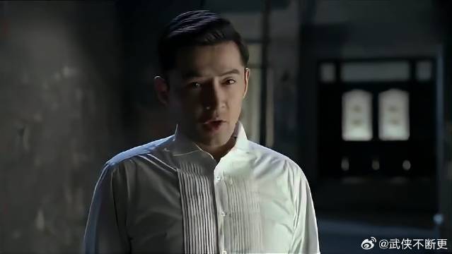 明台为完成任务 带美女去旅馆，美女担心耍花样欺负自己