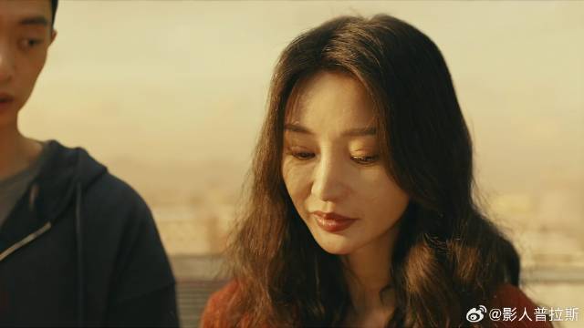 柳岩手套暗藏秘密 姑娘弄脏要摘下来，柳岩当场怒了