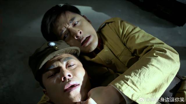 副官抢走明台母亲遗物 哪料明台竟直接下死手，太狠了