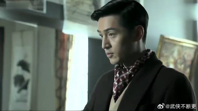 明台去买东西 被人认出来，追踪他把他困在了百货店