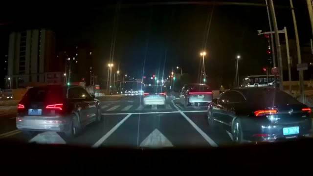 这起火的是理想MEGA吗