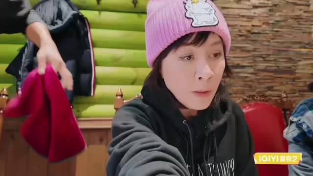 刘晓庆谈选中宁静因饱满脑门