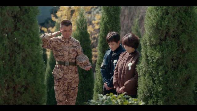 张岚得知邱天父亲救妻儿真相