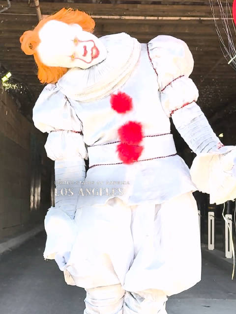 小丑潘尼怀斯全球出没为《小丑回魂：欢迎来到德里镇》预热