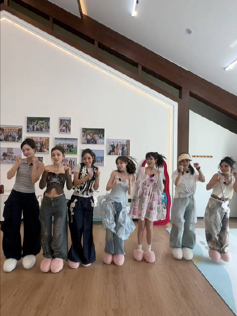 叶童邓萃雯等众星齐聚汕尾录制《假期中的她们》