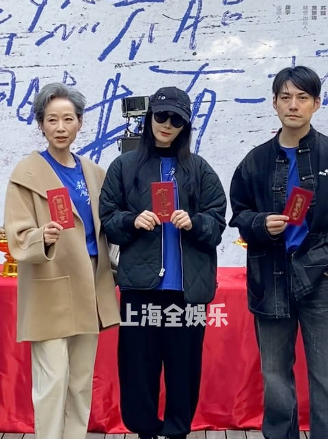 迪丽热巴叶童严屹宽开机路透，哇塞