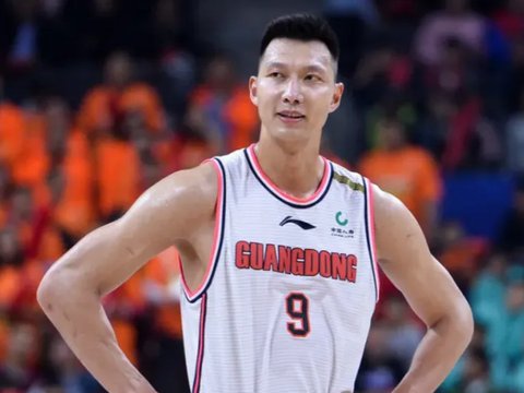 中国球员在NBA首秀得分最高的是易建联，而不是姚明
