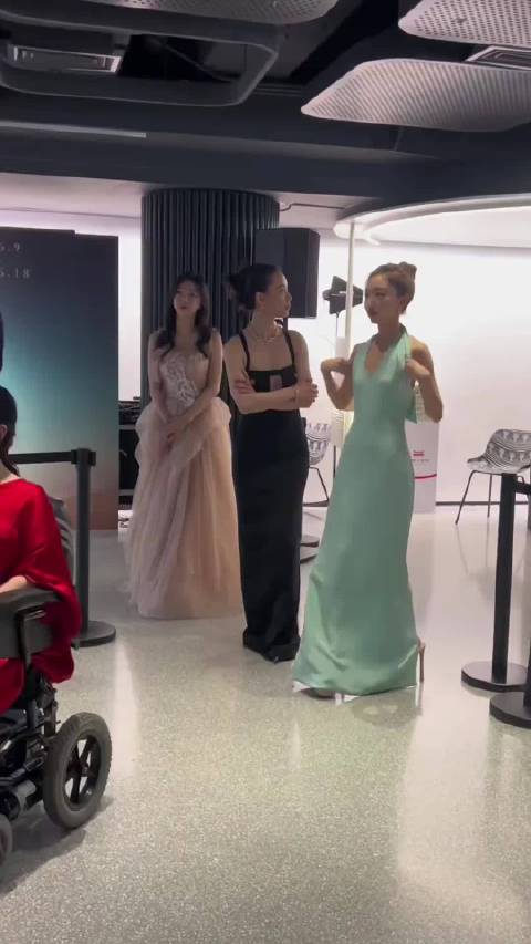 周冬雨从谋女郎到金马影后，2025年任釜山电影节评委