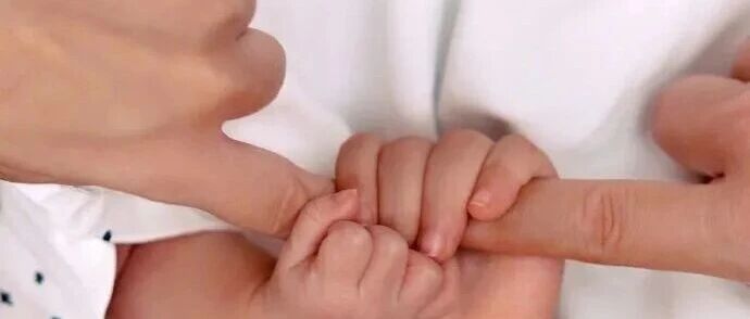 韩庚、卢靖姗官宣二胎得子，一家四口合照曝光