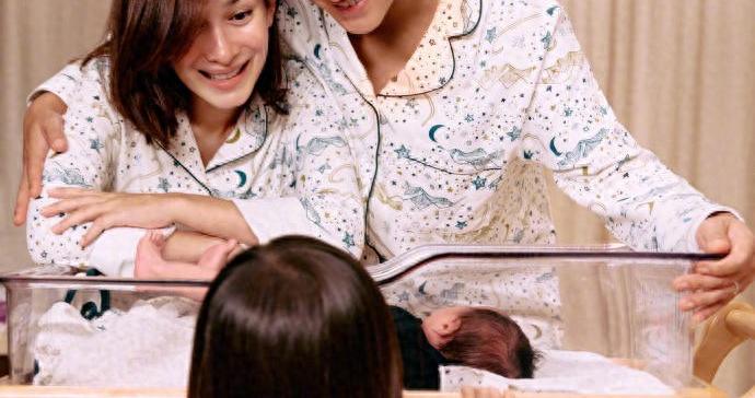 韩庚、卢靖姗夫妇官宣二胎生子