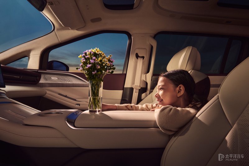 小鹏X9增程版内饰官图发布 搭载穹顶星轨氛围灯