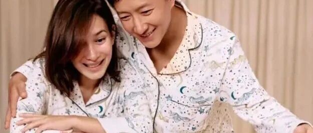 韩庚、卢靖姗晒一家四口合照，官宣二胎得子：“我们的‘好’消息”