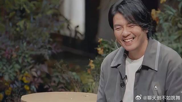 太搞笑了！周深一首歌唱完了，阿杜还呆在那，想不出歌名！