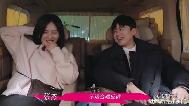 谢娜看张杰演唱会迟到着急，与李小冉约饭买玩具给小孩