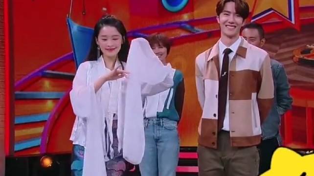 李沁昆曲表演惊艳全场，王一博罕见展露笑容