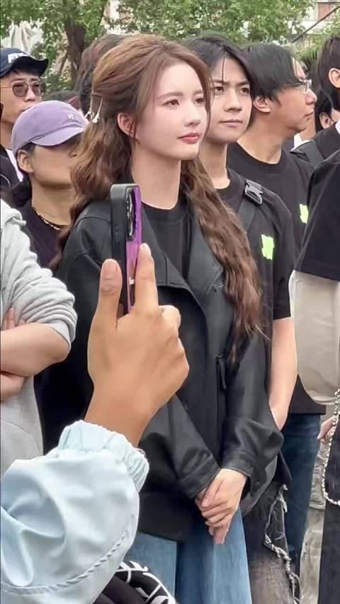 刘些宁主演《交换人生》开机，新造型亮相