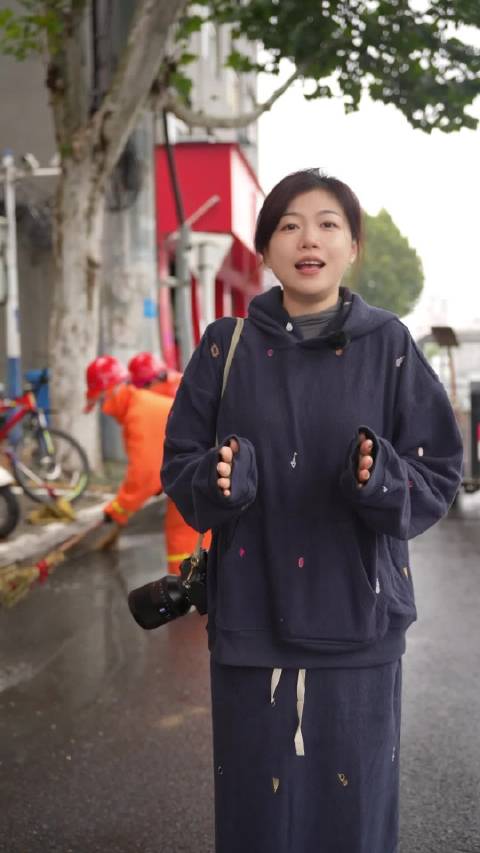 合肥环卫工姚大英圆梦庐剧舞台