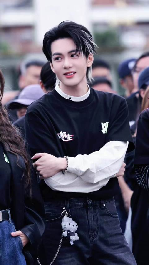 曾舜晞《交换人生》开机白发挑染造型鲨疯了啊啊啊啊啊啊！