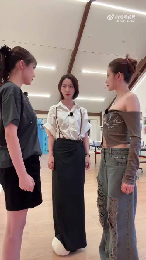 王珞丹罗予彤李艺彤合拍搞笑短视频