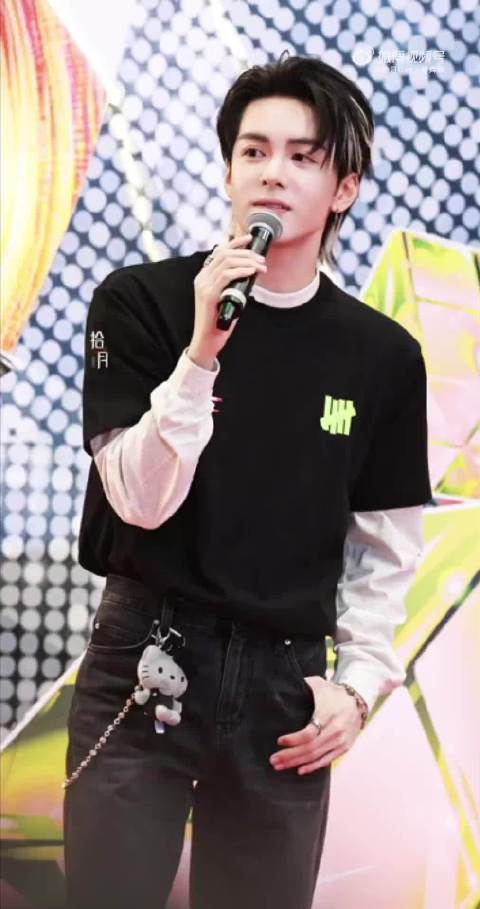 曾舜晞新剧交换人生开机，赛博朋克造型曝光