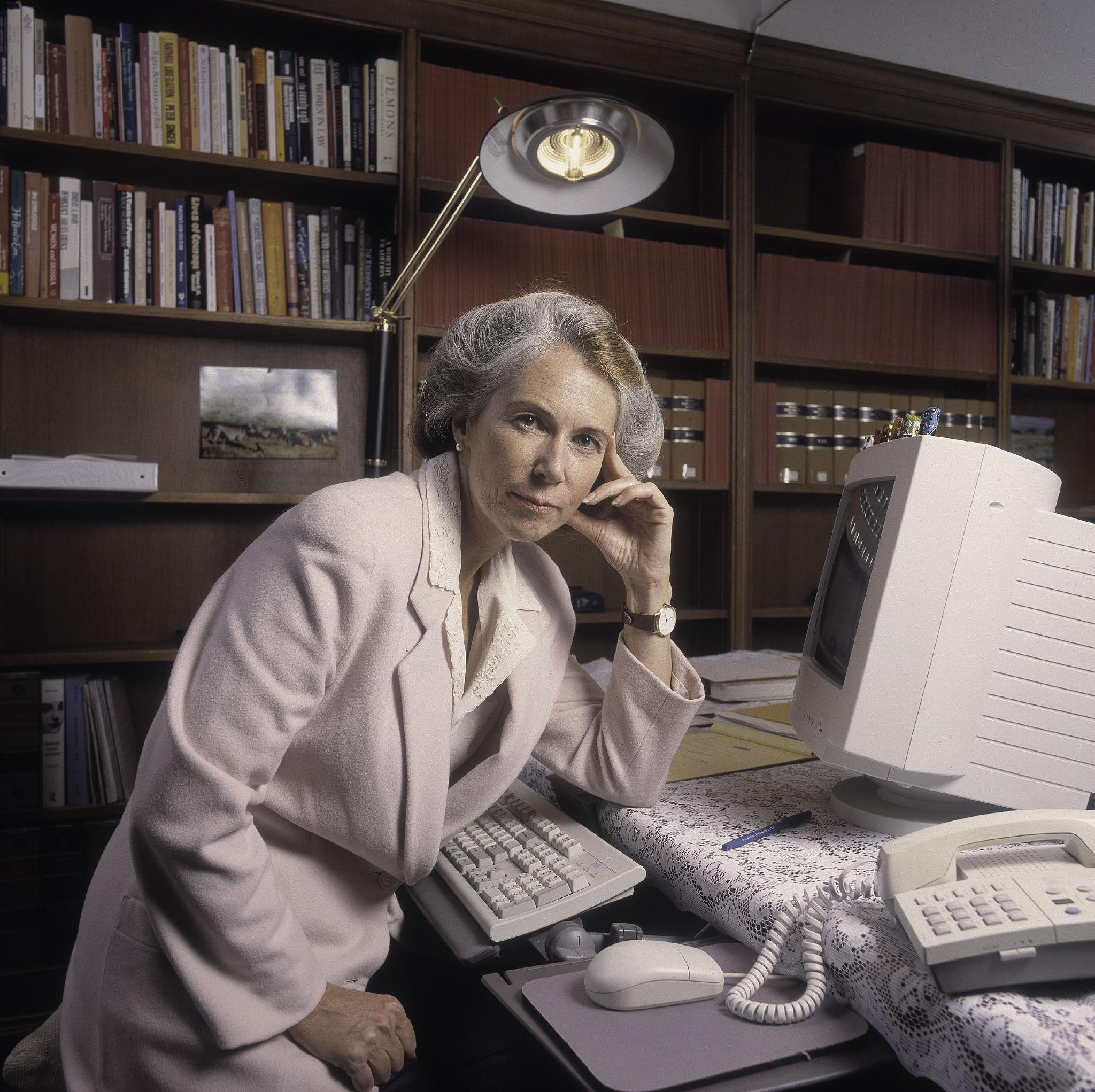 反色情女性主义代表人物，美国女权主义者、法学学者凯瑟琳·麦金农（图片来源：视觉中国）