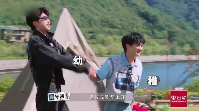 孙怡穿的裤子太省布料！稍不注意就看得人心惊，这大长腿太惊艳！