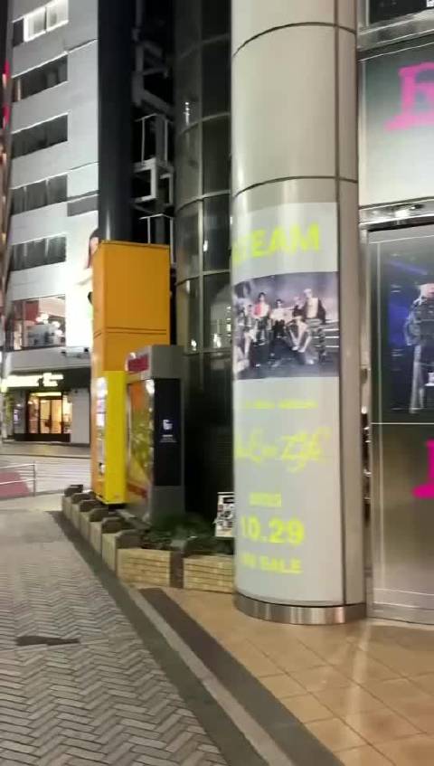 岚图FREE+亮相日本街头引围观，超百万底盘受改装圈关注