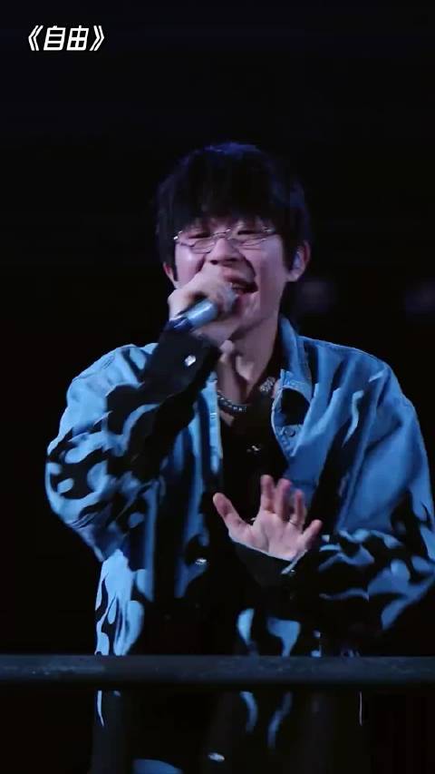 早安胡夏披5收官合照肌肉反差引热议