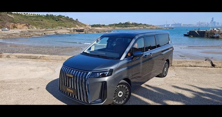 锐胜M8第三排都能躺平 空间大到想怎么用就这么用