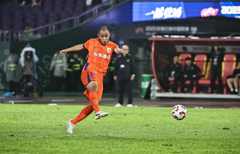 中场|鲁沪之战首发阵容公布，李小恒出战，谢文能暂坐替补席