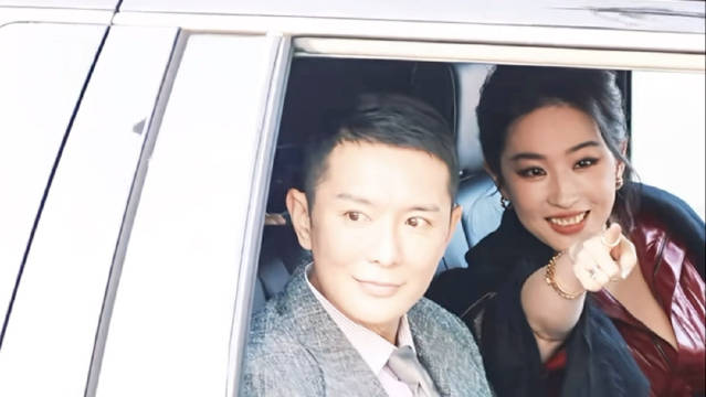 刘亦菲重返好莱坞拍摄地，刘冲陪同引关注