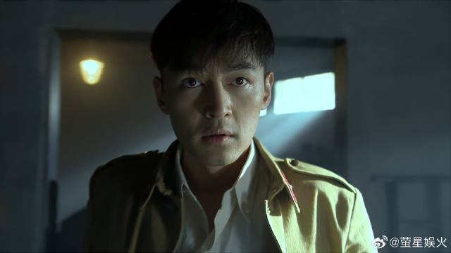 明台撞见女同学洗澡 哪料被暴揍后，竟直接成了舔狗！