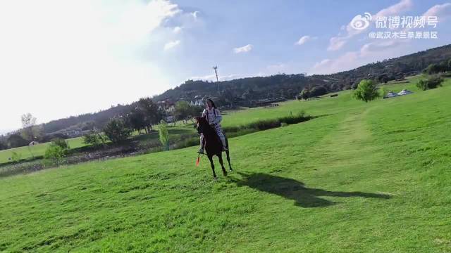 一骑绝尘，银甲流星，看花木兰策马奔腾，驰骋草原！